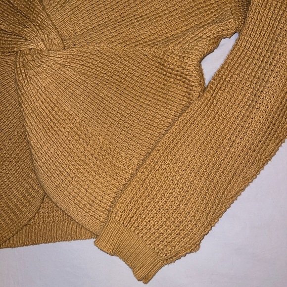 Super cute knot sweater - Picture 11 of 15
